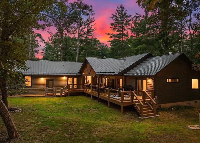 New, 2 Miles To Downtown, Luxury, Hot Tub, Fire Pit, Secluded Serenity Of The Blue Ridge Mountains