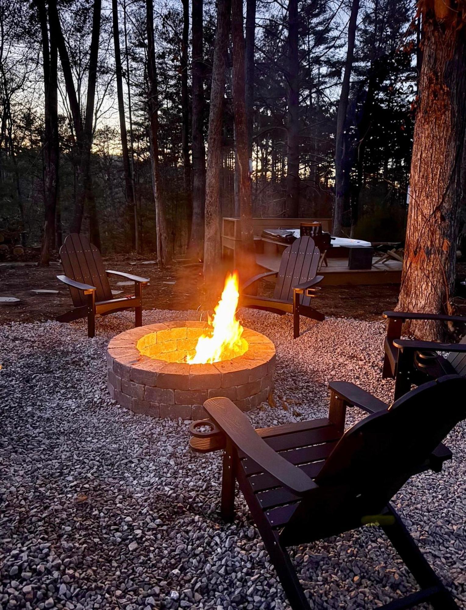 New, 2 Miles To Downtown, Luxury, Hot Tub, Fire Pit, Secluded Serenity Of The Blue Ridge Mountains